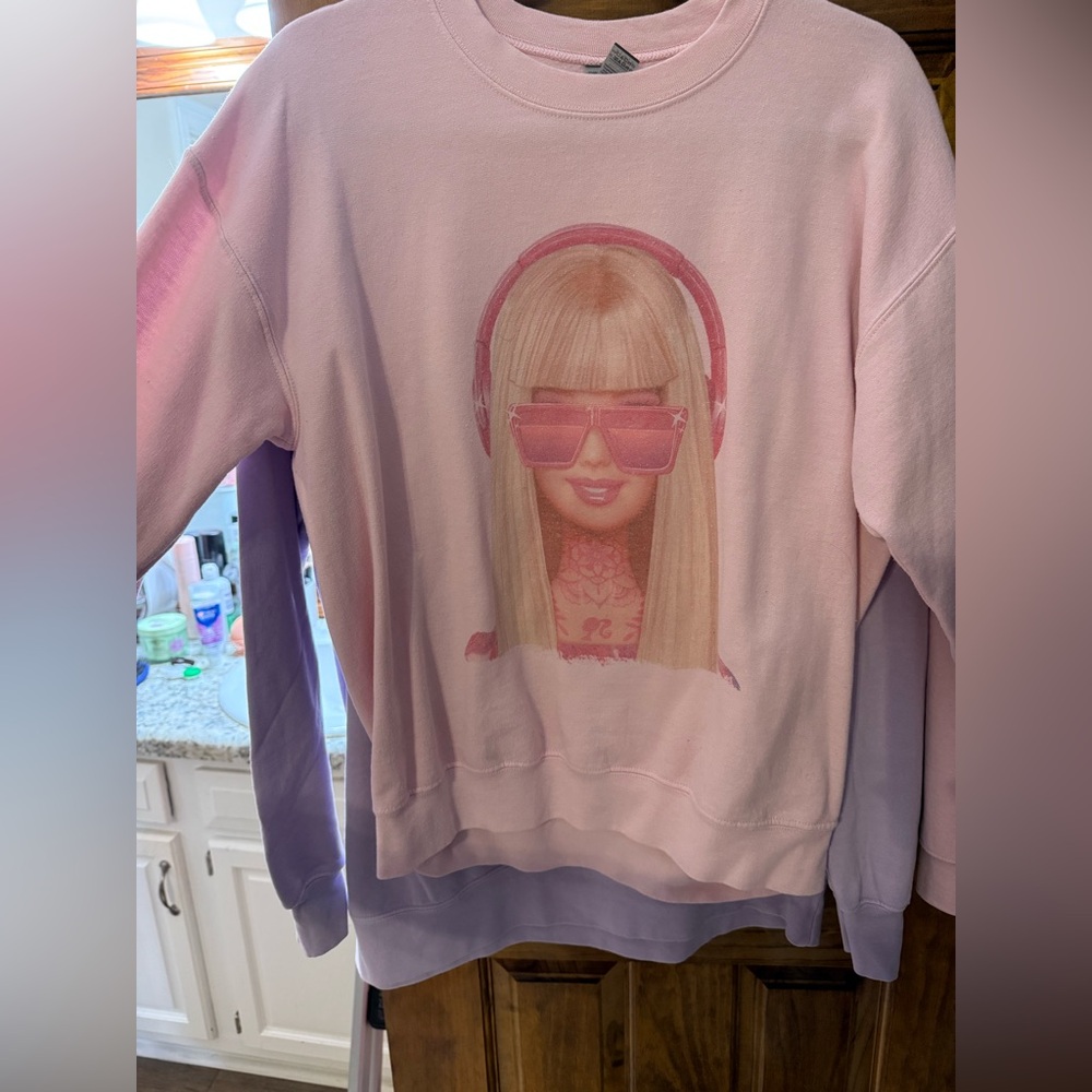 Pink Graphic Women's Sweatshirt with Headphone Baddie Barbie Motif